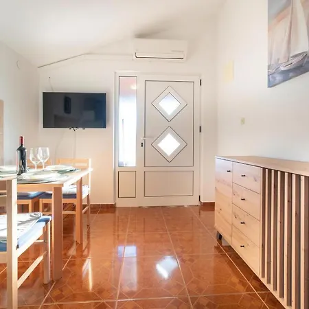 Lovely In With Kitchen Apartmán